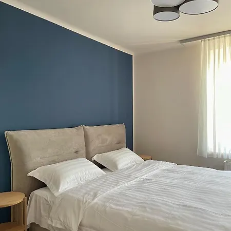 Apartment Homely 1